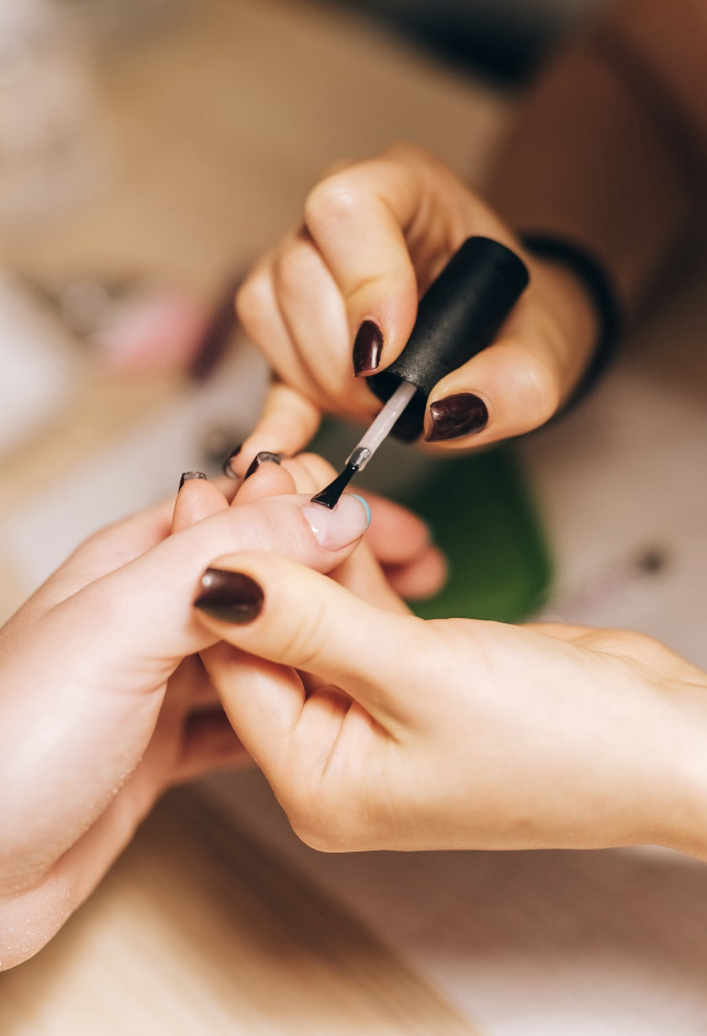 Pose chablon et rallongement d'ongles sur-mesure à Juziers